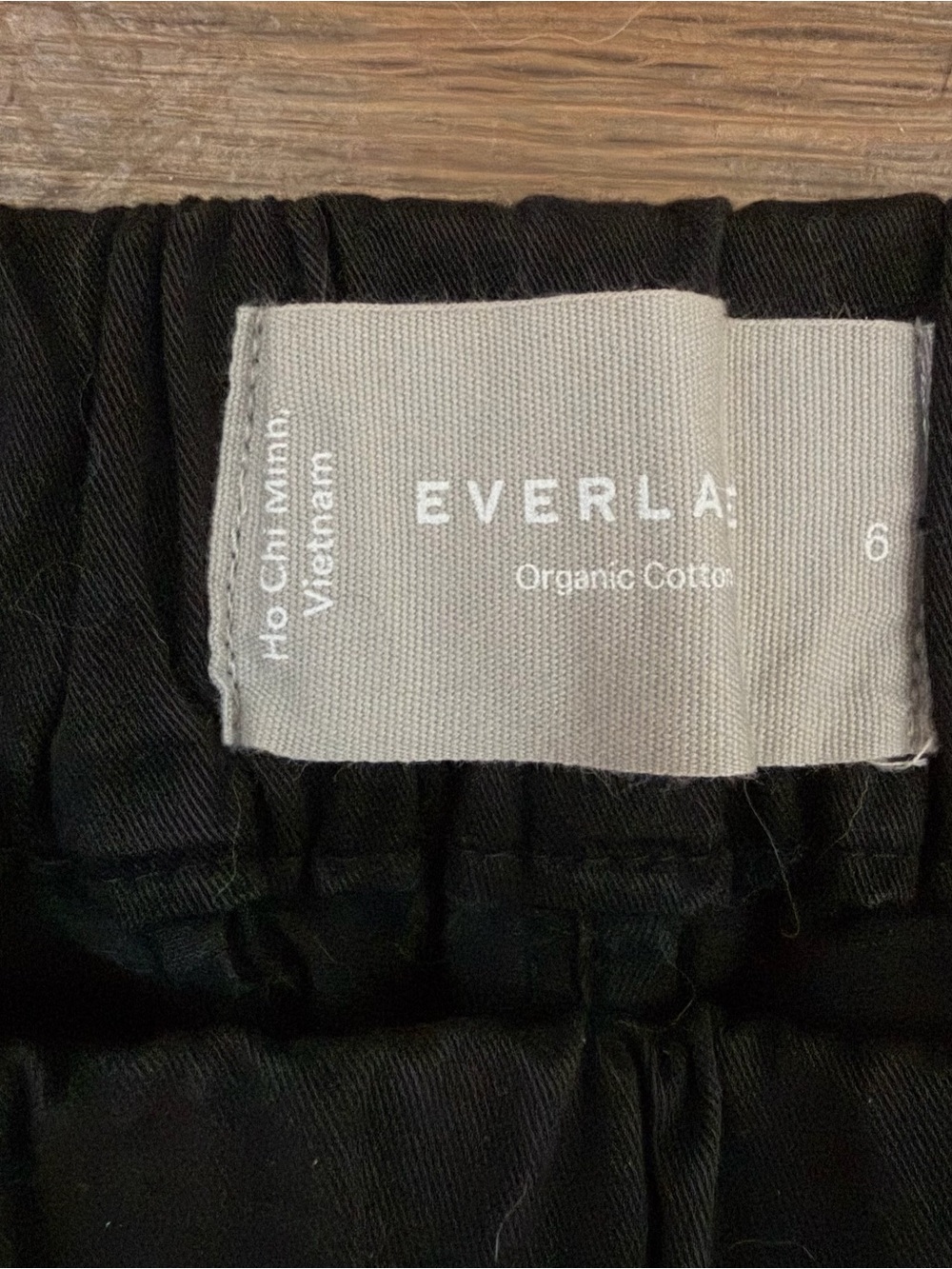 Everlane The easy short size 6 in Black - Picture 3 of 4